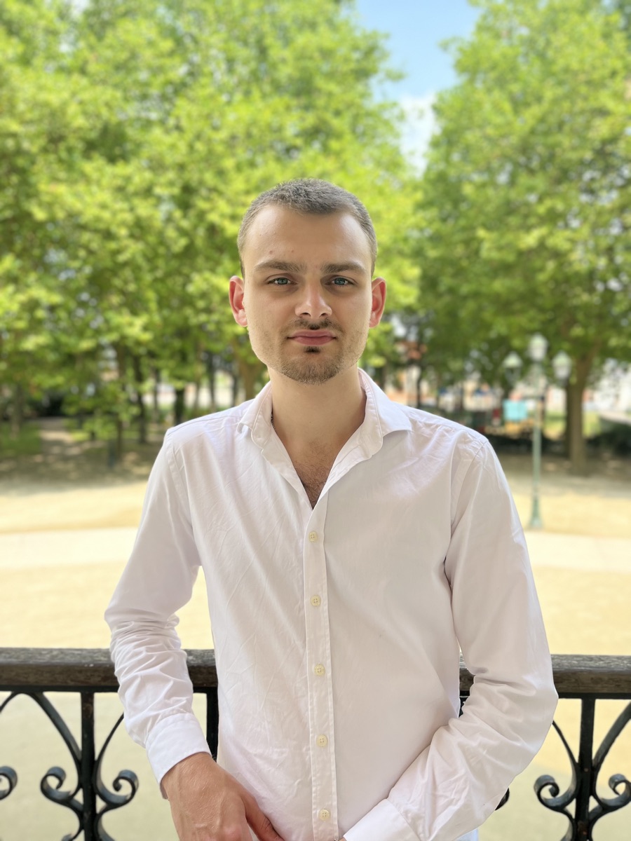 Portrait de Bastien Marie, DJ de mariage